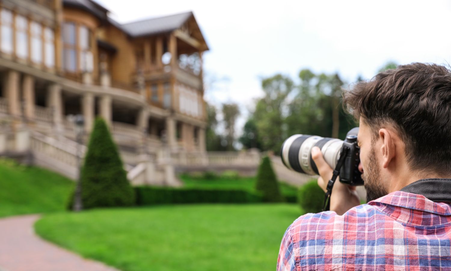 when to hire a real estate photographer